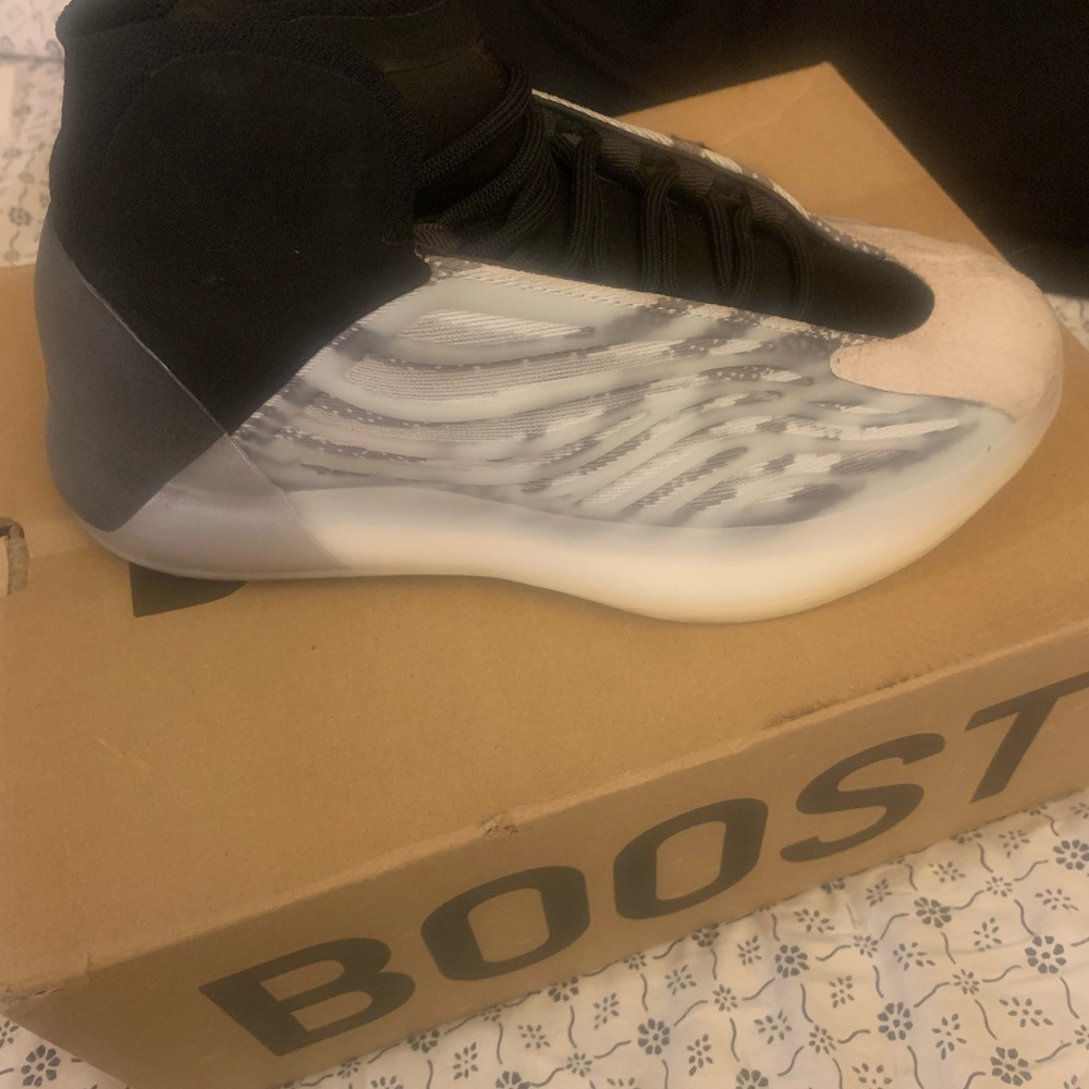 Yeezy Sneakers